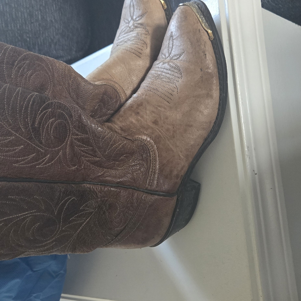 Stylish Brown Western Boots - Picture 2 of 4